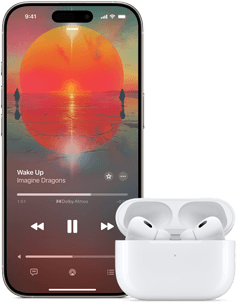 Ein iPhone neben AirPods Pro im Ladecase, das Case ist geöffnet