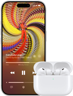 AirPods Pro 3 in MagSafe Ladecase, iPhone 17 Pro, Apple Music spielt Everybody Laughs von David Byrne und Ghost Train Orchestra