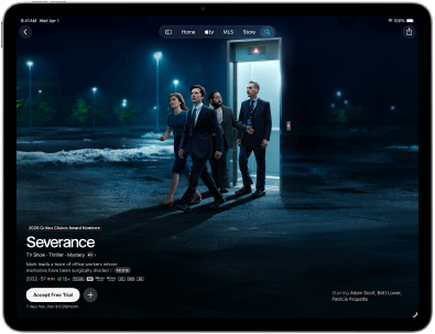 iPad Air, Vorderansicht, das Display zeigt Severance in der Apple TV App