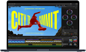 MacBook Air Display, Teilansicht, zeigt Videoschnitt, um die Fähigkeiten des M5 Chip zu veranschaulichen