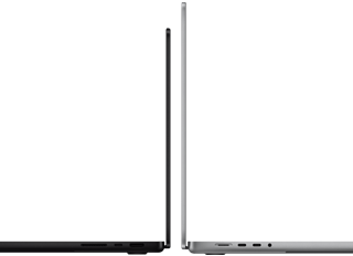 14" und 16" MacBook Pro Geräte stehen mit den Rückseiten zueinander, um den Größenunterschied und das schmale Profil zu verdeutlichen