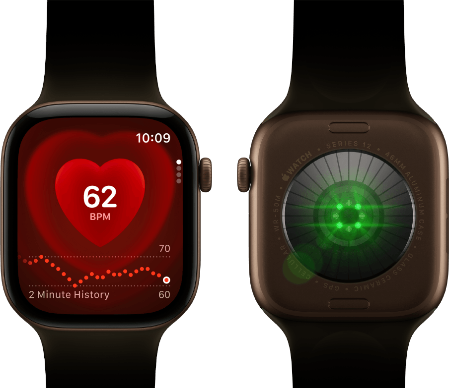 Zwei Apple Watch Series 12 Geräte, Aluminiumgehäuse, Farbe Dunkelbronze mit Sportarmband Oliv, eine zeigt die Herzfrequenz App, die andere das System zur Gesundheitserkennung auf der Rückseite der Watch mit grün leuchtenden LEDs