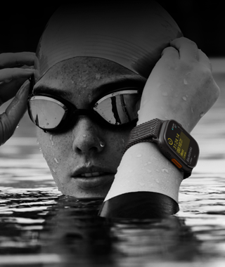 Ultra 2 am Handgelenk einer Schwimmerin im Pool